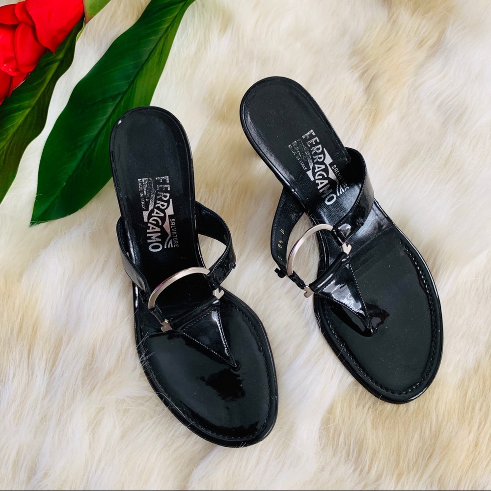 Salvatore FERRAGAMO 8.5 black patent sandals